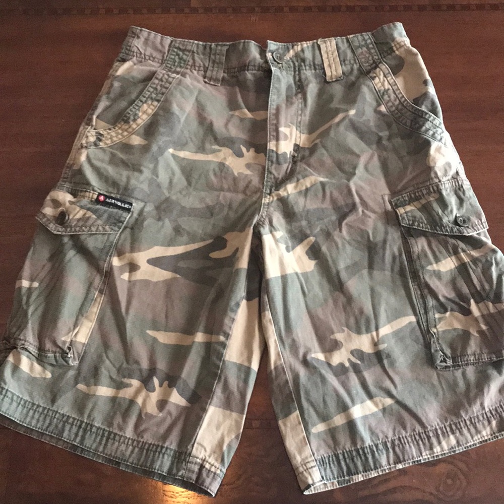 Air walk shorts size 30 camouflage